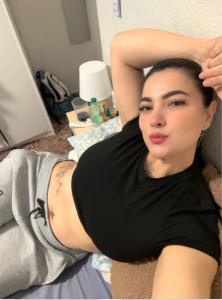 677096395: Chica busca chico en Valencia