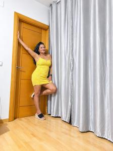 658464527: Chica busca chico en Barcelona
