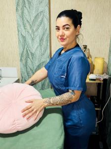 677096395: Chica busca chico en Valencia