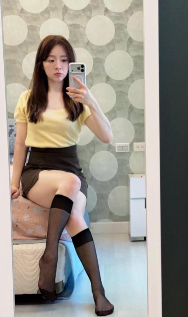 607826118: Chica busca chico en Madrid