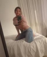 664593479: Chica busca chico en Sevilla