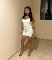 661082279: Chica busca chico en Sevilla