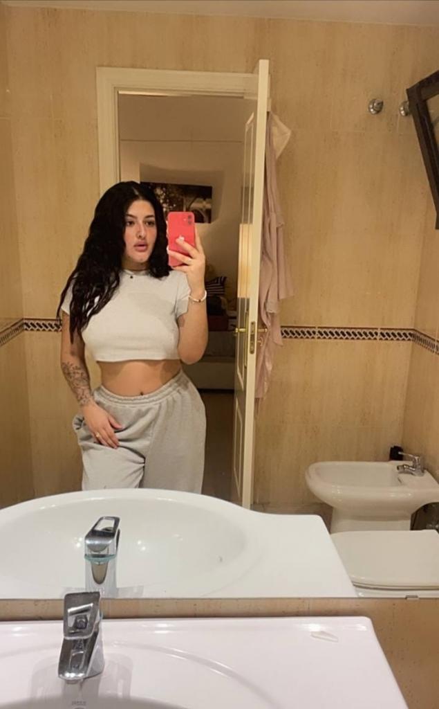 614008316: Chica busca chico en Barcelona