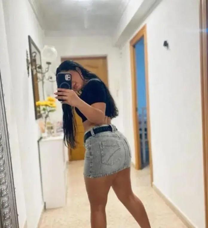 631746499: Chica busca chico en Barcelona