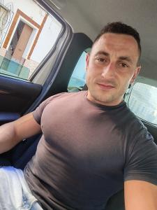 Chico busca chica en Sevilla: 