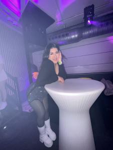 610942933: Chica busca chico en Barcelona