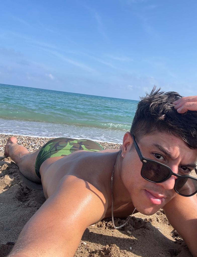Chico busca chica en Sevilla: 