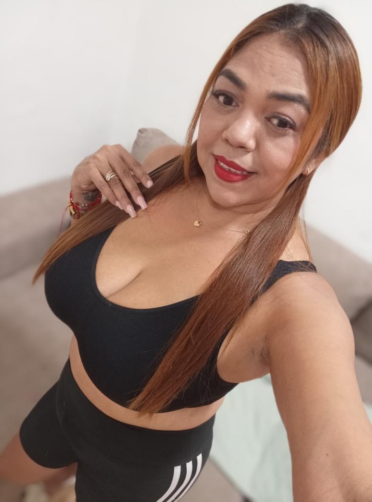 614737942: Chica busca chico en Málaga
