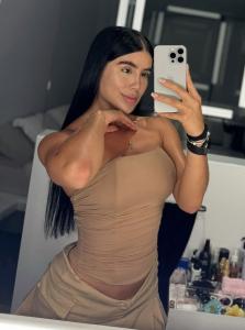 667734716: Chica busca chico en Lérida