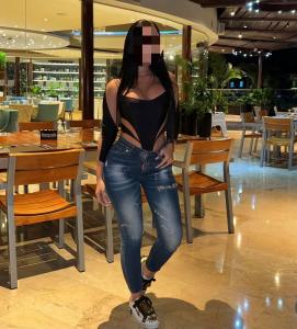 745065215: Chica busca chico en Málaga