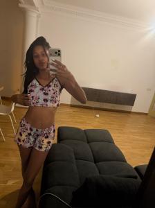 664473447: Chica busca chico en Barcelona