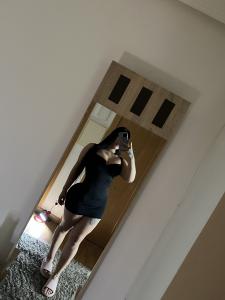 662678422: Chica busca chico en Sevilla