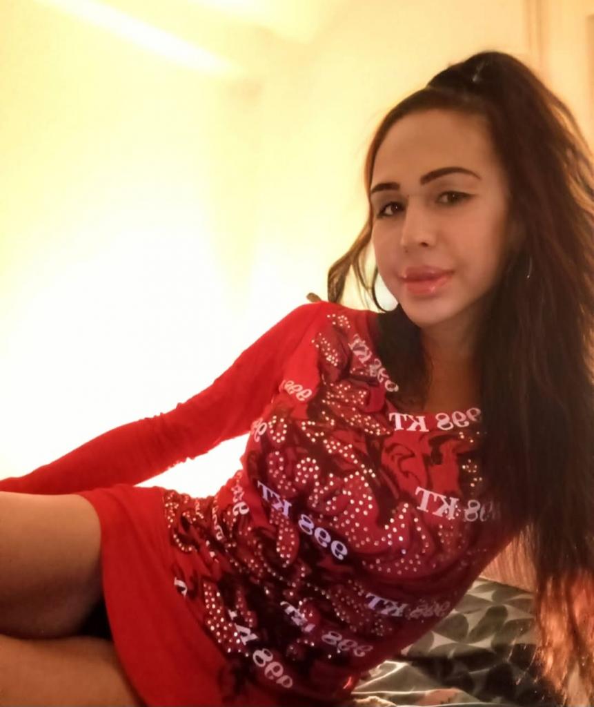 642855927: Chica busca chico en Barcelona