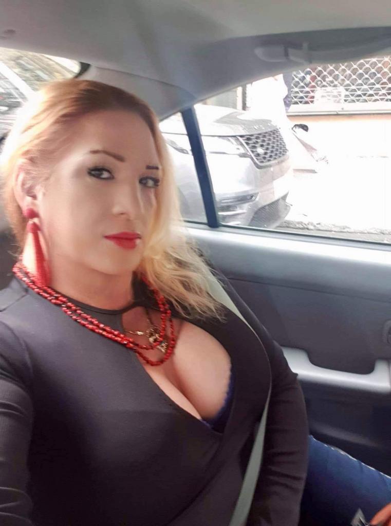 609366890: Transexual en León