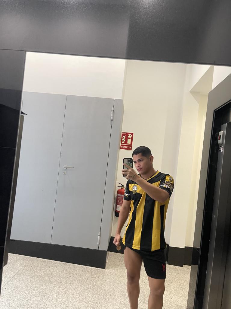 613637662: Chico busca chica en Pontevedra