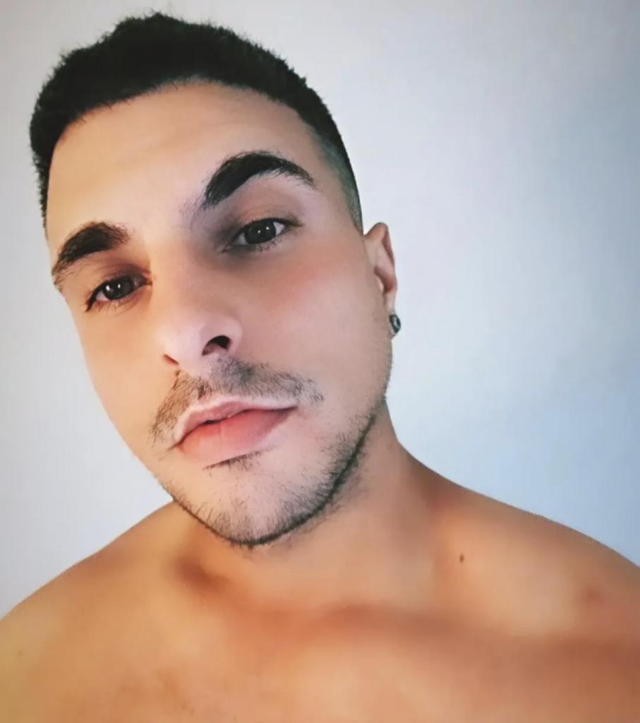 627752312: Chico busca chica en Barcelona