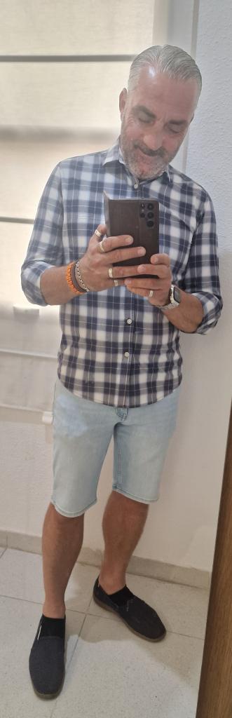 Chico busca chica en Granada: 