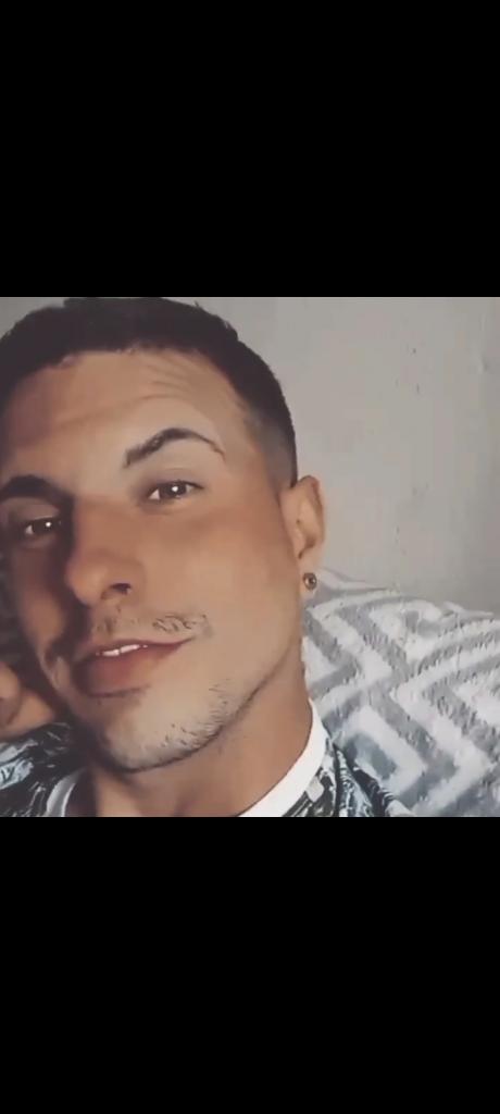 627752312: Chico busca chica en Barcelona