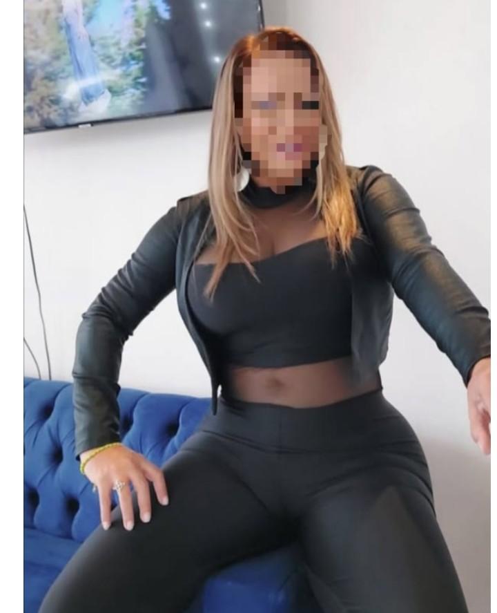 Chica busca chico en Huelva: 