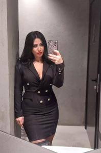 613686851: Chica busca chico en Sevilla