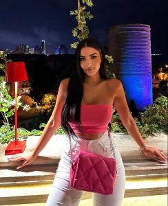 672301641: Chica busca chico en Ibiza