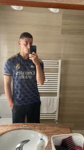 651827214: Chico busca chica en Madrid