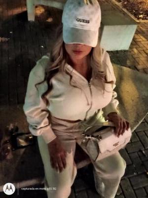 613571258: Chica busca chico en Barcelona