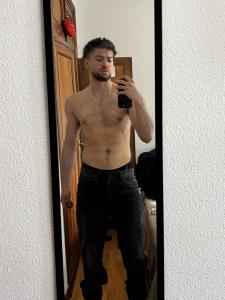 613839977: Chico busca chica en Valencia