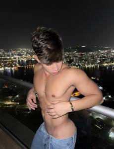 613145814: Chico busca chica en Cádiz