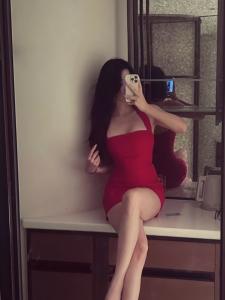 617728208: Chica busca chico en Barcelona