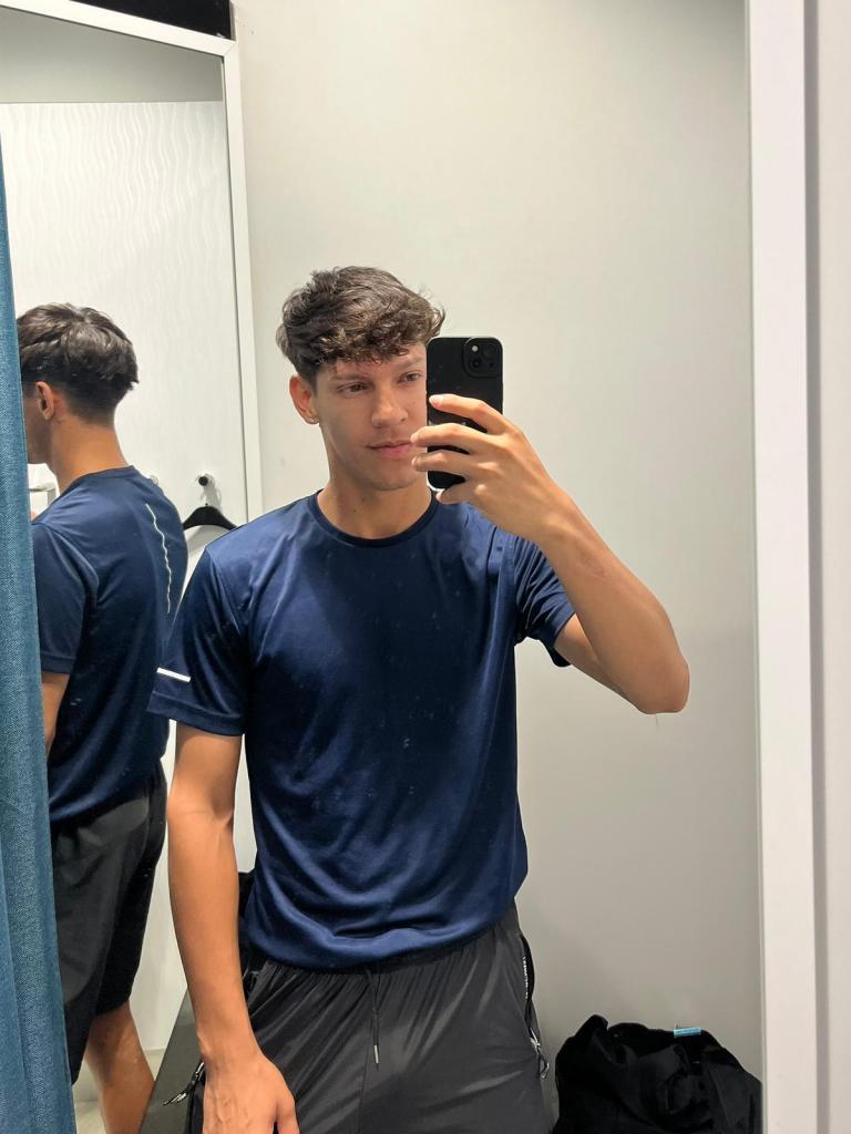 674344545: Chico busca chica en Granada