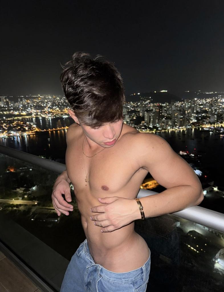 613145814: Chico busca chica en Cádiz