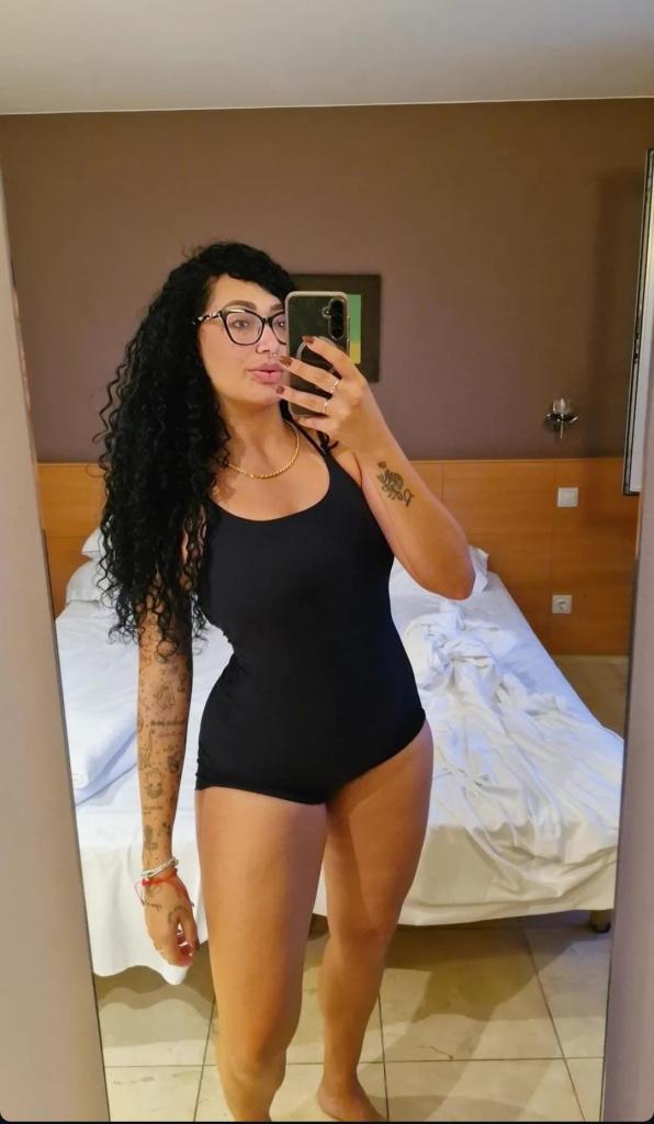 613845000: Chica busca chico en Pontevedra