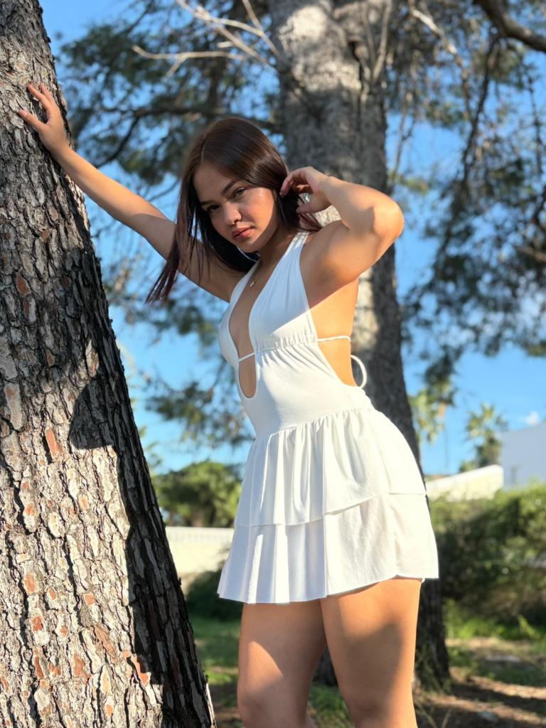 Chica busca chico en Alicante: Chica busca chico