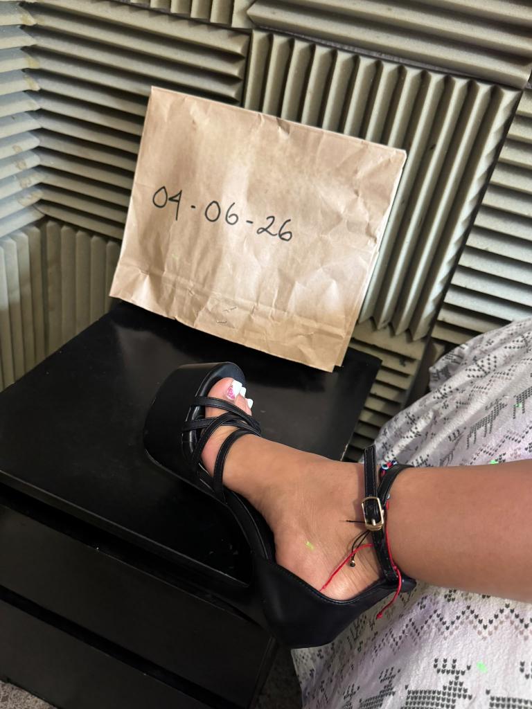 665732088: Chica busca chico en Barcelona