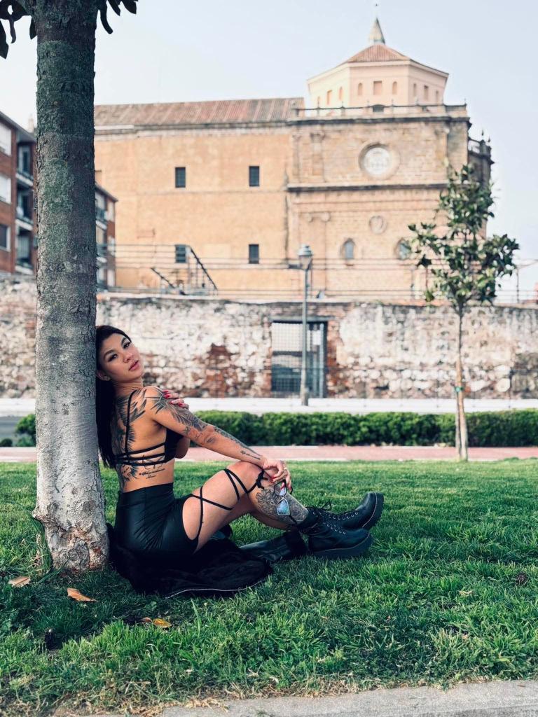 617091908: Chica busca chico en Madrid