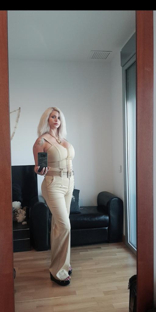 613982075: Chica busca chico en Barcelona