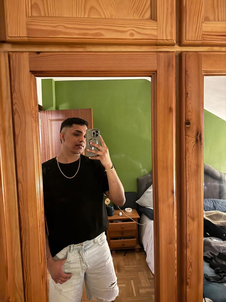 Chico busca chica en Sevilla: 