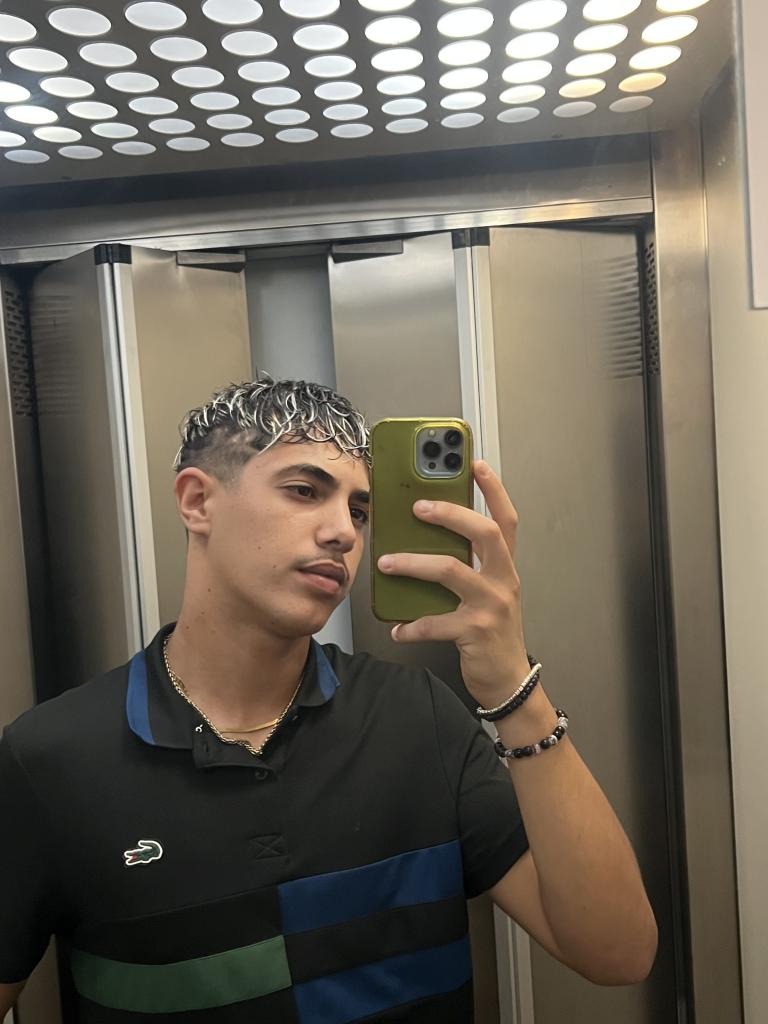 677295437: Chico busca chica en Almería