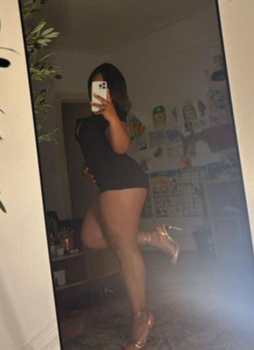 623546583: Chica busca chico en Barcelona