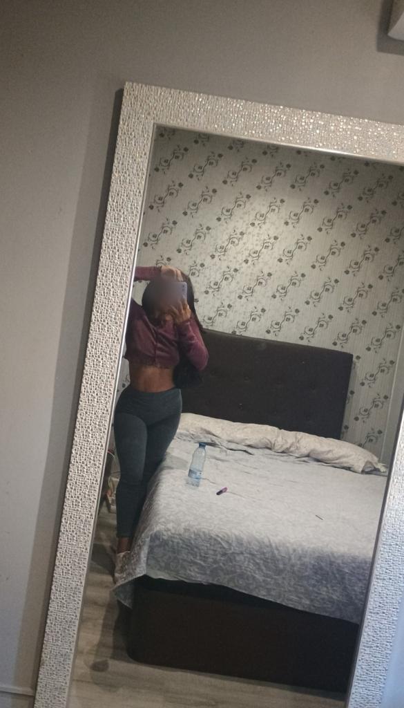Chica busca chico en Almería: 
