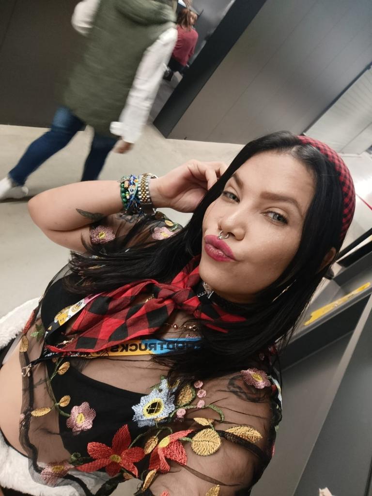 643596417: Chica busca chico en Cantabria
