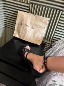 665732088: Chica busca chico en Barcelona
