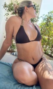 663086139: Chica busca chico en Pontevedra