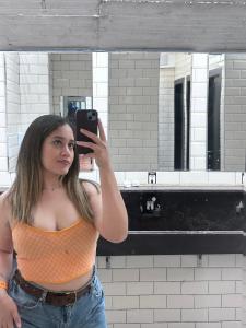 634867815: Chica busca chico en Barcelona