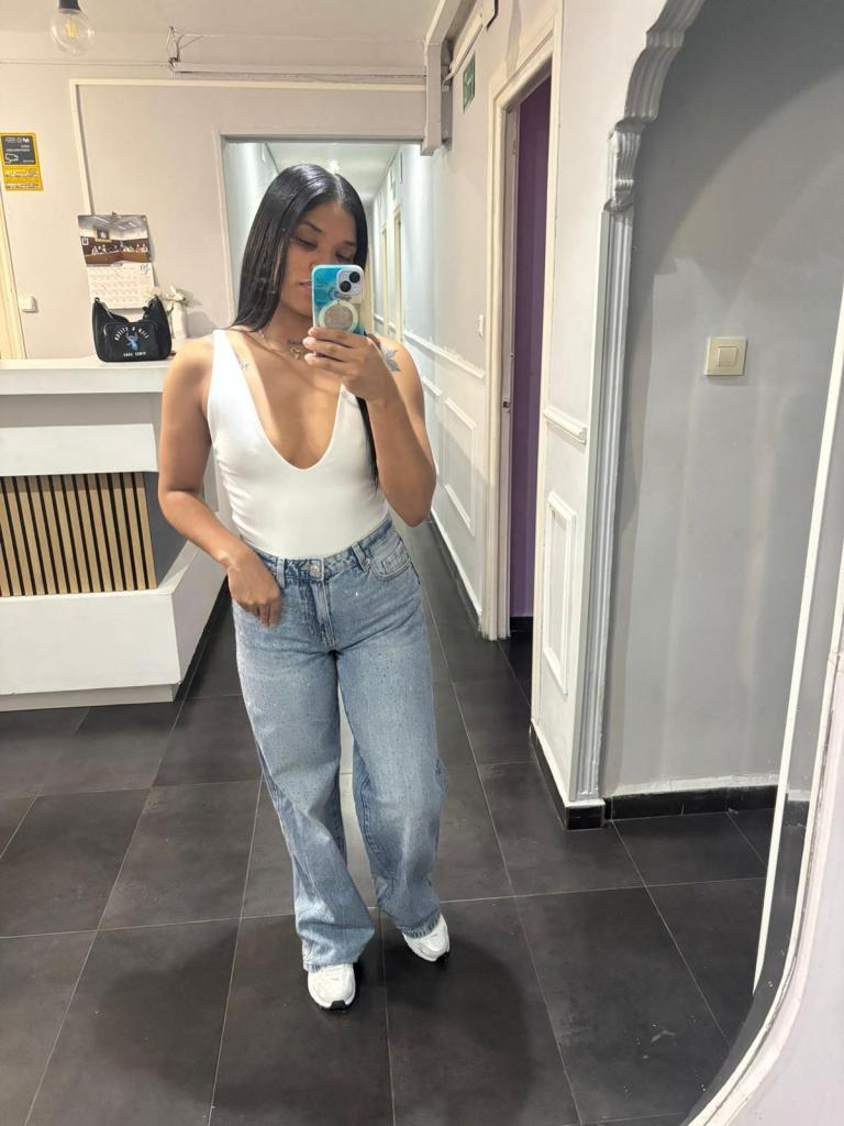 694227779: Chica busca chico en Sevilla