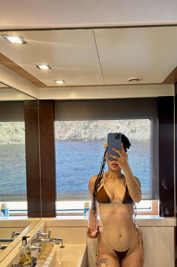 677466641: Chica busca chico en Ibiza
