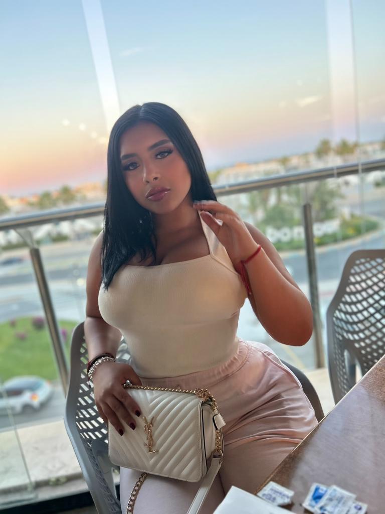 Chica busca chico en Alicante: Chica busca chico