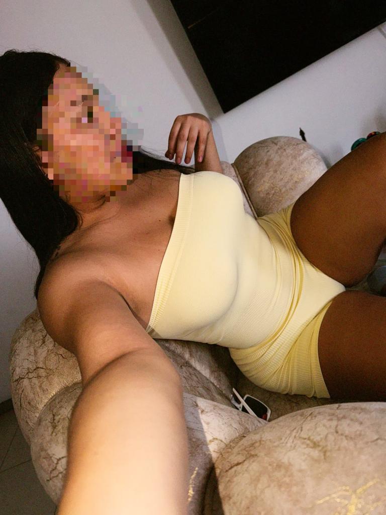 611275232: Chica busca chico en La Coruña