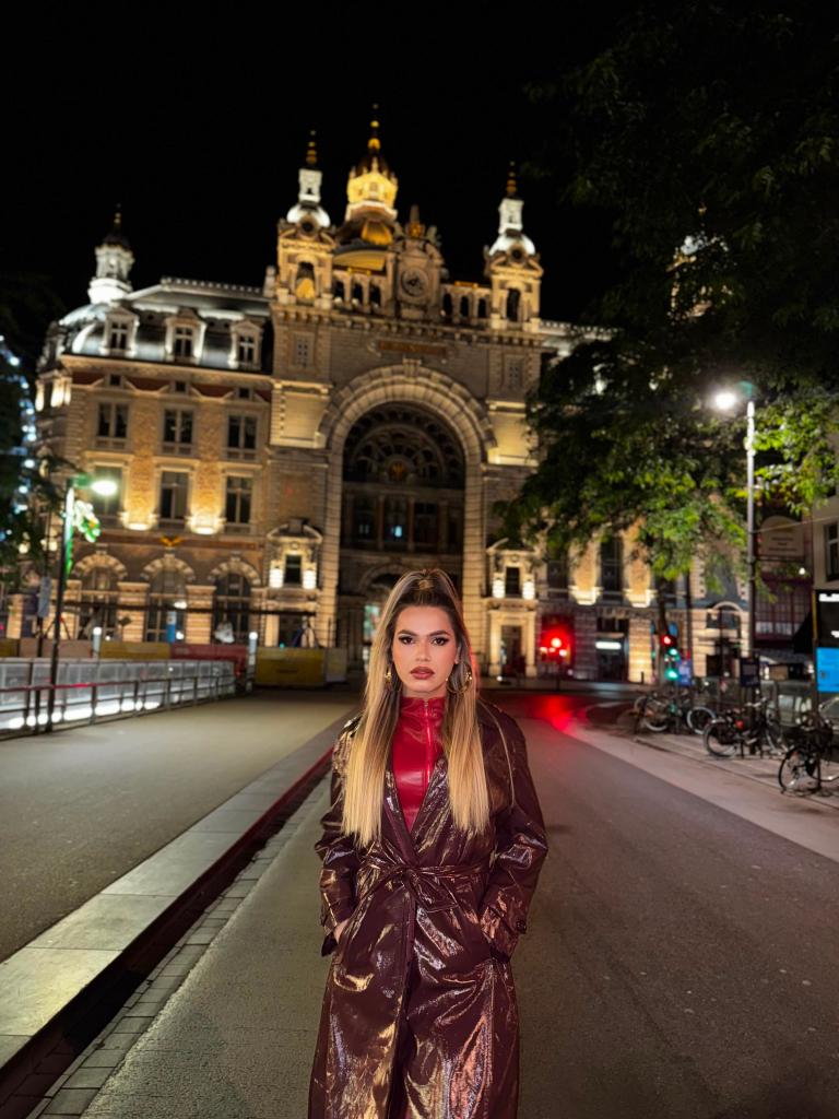 614627113: Transexual en Granada